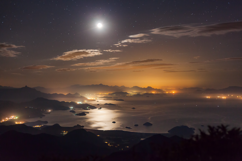 En la bahía de Paraty, Brasil. Fotógrafo: Rafael Defavari (Brasil)